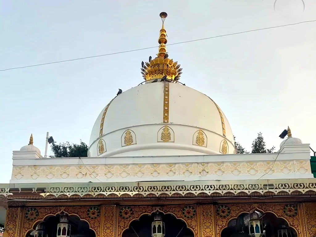 Dargah Hazrat Qutubuddin Bakhtiyar Kaki, historic Sufi shrine in Mehrauli, Delhi