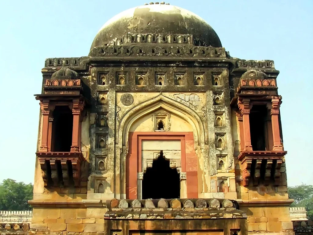 Madhi Masjid, historic medieval mosque in Mehrauli, Delhi