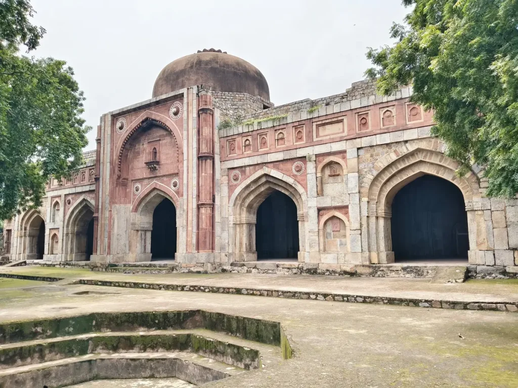 Jamali Kamali Mosque and Tomb Mehrauli Delhi - Red sandstone mosque with three grand arches,
dome, and detailed architectural ornamentation